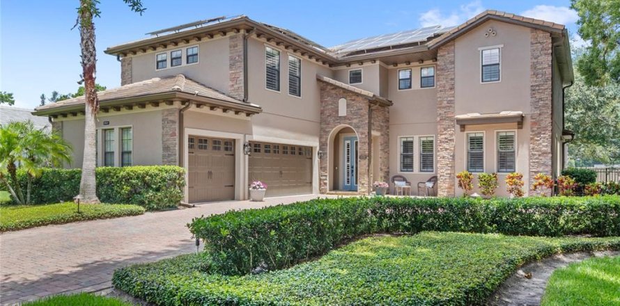 House in Sorrento, Florida 5 bedrooms, 344.76 sq.m. № 1778894