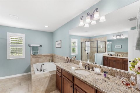 House in Sorrento, Florida 5 bedrooms, 344.76 sq.m. № 1778894 - photo 29