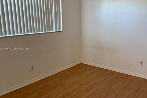 Condominio en alquiler en Tamarac, Florida, 2 dormitorios, 81.75 m2 № 2009025 - foto 13