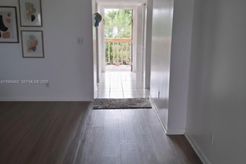 Condominio en alquiler en Tamarac, Florida, 2 dormitorios, 81.75 m2 № 2009025 - foto 2