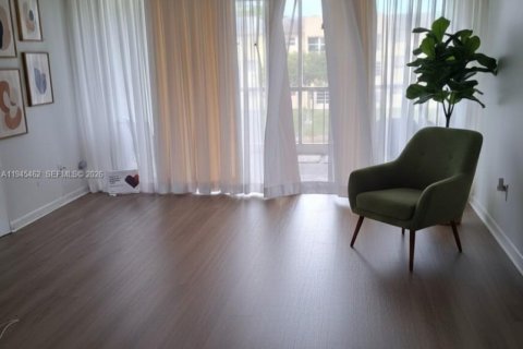 Condominio en Tamarac, Florida, 2 dormitorios  № 2009025