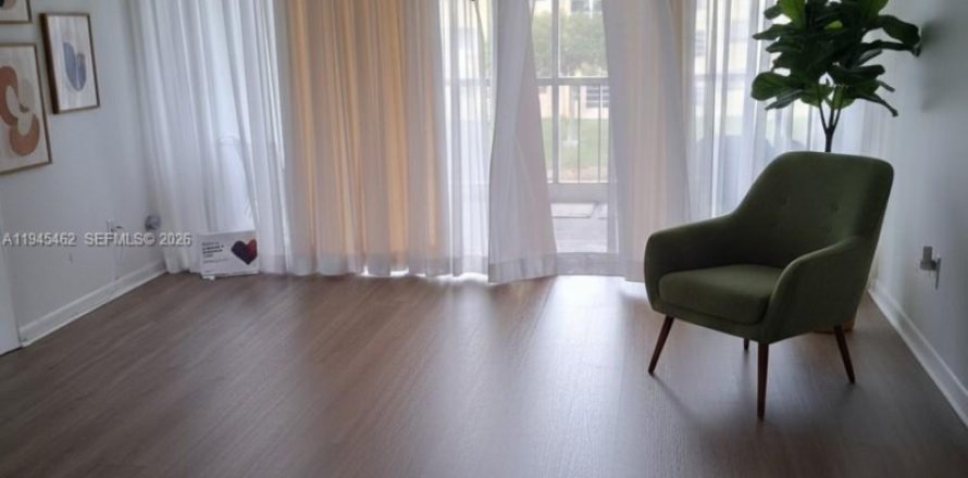 Condominio en Tamarac, Florida, 2 dormitorios  № 2009025