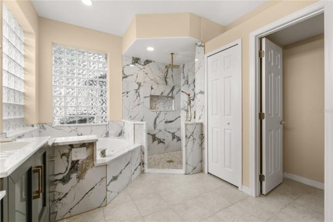 House in Belle Isle, Florida 5 bedrooms, 305.18 sq.m. № 1586377 - photo 30