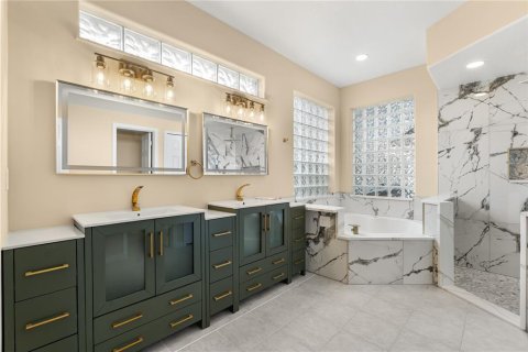 House in Belle Isle, Florida 5 bedrooms, 305.18 sq.m. № 1586377 - photo 21