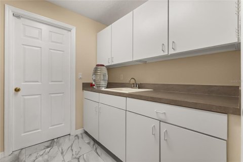 House in Belle Isle, Florida 5 bedrooms, 305.18 sq.m. № 1586377 - photo 24