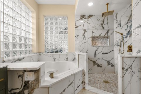 House in Belle Isle, Florida 5 bedrooms, 305.18 sq.m. № 1586377 - photo 22