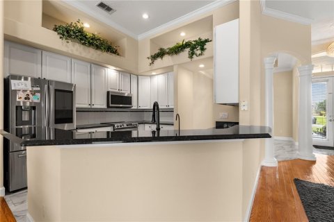 House in Belle Isle, Florida 5 bedrooms, 305.18 sq.m. № 1586377 - photo 10
