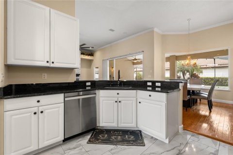 House in Belle Isle, Florida 5 bedrooms, 305.18 sq.m. № 1586377 - photo 6