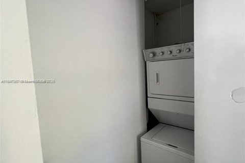 Снять в аренду виллу или дом в Майами, Флорида 3 спальни, 141.4м2, № 1845579 - фото 15