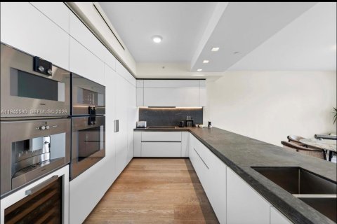 Condominio en venta en Miami Beach, Florida, 3 dormitorios, 332.68 m2 № 2005891 - foto 11