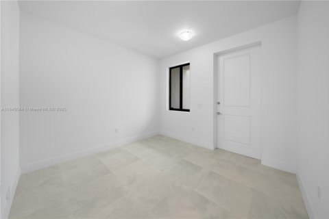 Townhouse in Florida City, Florida 3 bedrooms, 144.74 sq.m. № 1842395 - photo 2