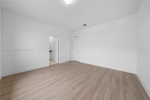 Townhouse in Florida City, Florida 3 bedrooms, 144.74 sq.m. № 1842395 - photo 23