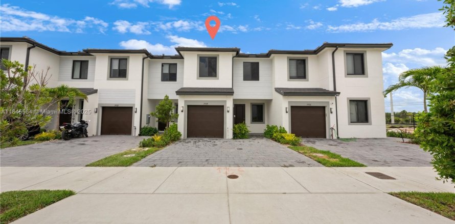 Townhouse in Florida City, Florida 3 bedrooms, 144.74 sq.m. № 1842395