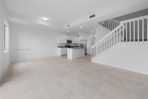 Townhouse in Florida City, Florida 3 bedrooms, 144.74 sq.m. № 1842395 - photo 9