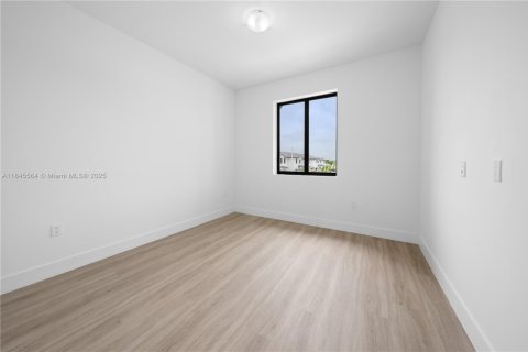 Townhouse in Florida City, Florida 3 bedrooms, 144.74 sq.m. № 1842395 - photo 17