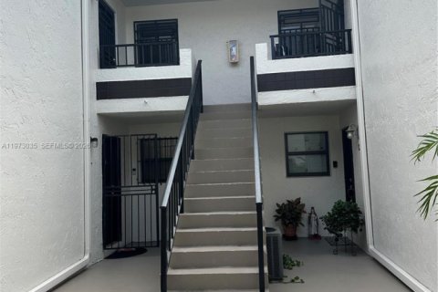 Кондоминиум с 3 спальнями в Майами, Флорида № 2033741