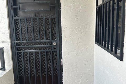 Купить кондоминиум в Майами, Флорида 3 спальни, 112.88м2, № 2033741 - фото 2