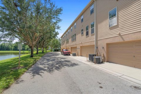 Touwnhouse à vendre à Lake Mary, Floride: 3 chambres, 202.25 m2 № 1725396 - photo 2