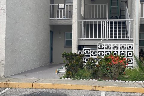 Appartement à louer à Clearwater, Floride: 3 chambres, 118.36 m2 № 2156788 - photo 2