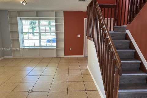 Купить виллу или дом в Катлер-Бей, Флорида 4 спальни, 184.69м2, № 1997460 - фото 7