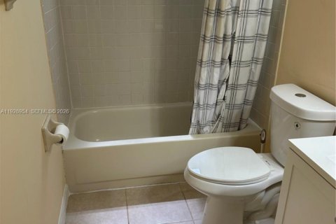 Купить виллу или дом в Катлер-Бей, Флорида 4 спальни, 184.69м2, № 1997460 - фото 24