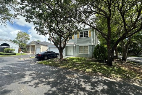 Купить виллу или дом в Катлер-Бей, Флорида 4 спальни, 184.69м2, № 1997460 - фото 2