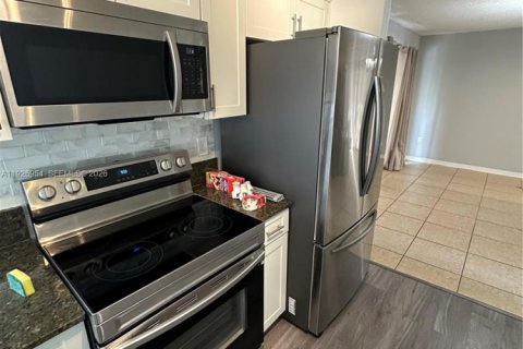 Купить виллу или дом в Катлер-Бей, Флорида 4 спальни, 184.69м2, № 1997460 - фото 4