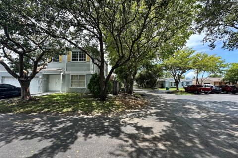 Купить виллу или дом в Катлер-Бей, Флорида 4 спальни, 184.69м2, № 1997460 - фото 3