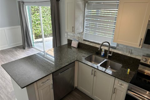 Купить виллу или дом в Катлер-Бей, Флорида 4 спальни, 184.69м2, № 1997460 - фото 13