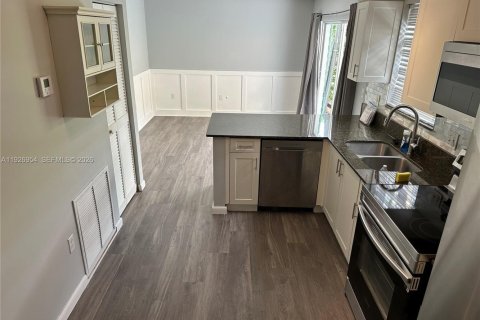 Купить виллу или дом в Катлер-Бей, Флорида 4 спальни, 184.69м2, № 1997460 - фото 12