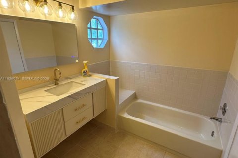 Купить виллу или дом в Катлер-Бей, Флорида 4 спальни, 184.69м2, № 1997460 - фото 20