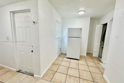 Casa en alquiler en Miami, Florida, 2 dormitorios, 121.52 m2 № 1949401 - foto 16