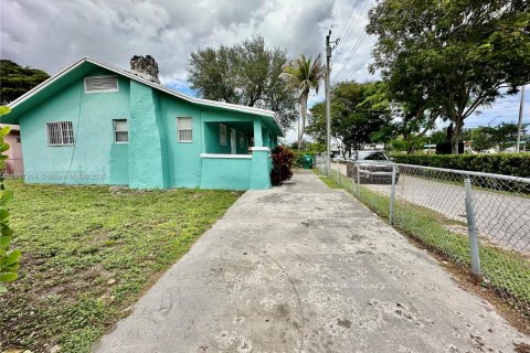Casa en alquiler en Miami, Florida, 2 dormitorios, 121.52 m2 № 1949401 - foto 18