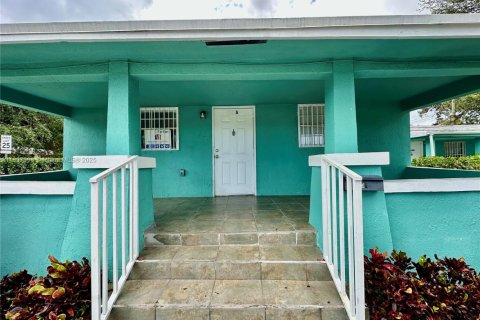 Casa en alquiler en Miami, Florida, 2 dormitorios, 121.52 m2 № 1949401 - foto 12