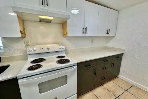 Casa en alquiler en Miami, Florida, 2 dormitorios, 121.52 m2 № 1949401 - foto 10