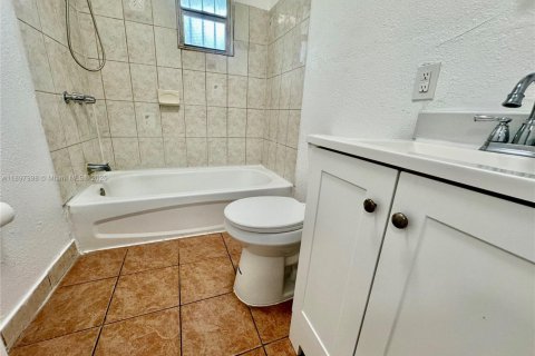 Casa en alquiler en Miami, Florida, 2 dormitorios, 121.52 m2 № 1949401 - foto 8