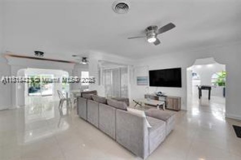 Casa en alquiler en Fort Lauderdale, Florida, 4 dormitorios, 191.01 m2 № 1766922 - foto 8