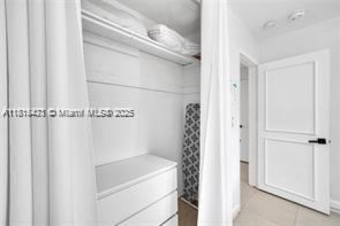 Casa en alquiler en Fort Lauderdale, Florida, 4 dormitorios, 191.01 m2 № 1766922 - foto 27