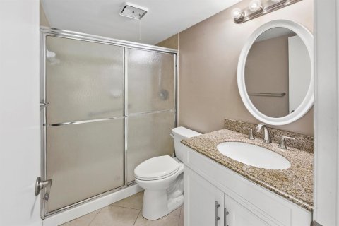 Снять в аренду кондоминиум в Палм Сити, Флорида 6 комнат, 136.38м2, № 2085345 - фото 15