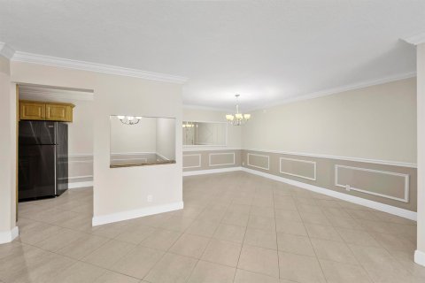 Снять в аренду кондоминиум в Палм Сити, Флорида 6 комнат, 136.38м2, № 2085345 - фото 9