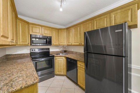 Снять в аренду кондоминиум в Палм Сити, Флорида 6 комнат, 136.38м2, № 2085345 - фото 12