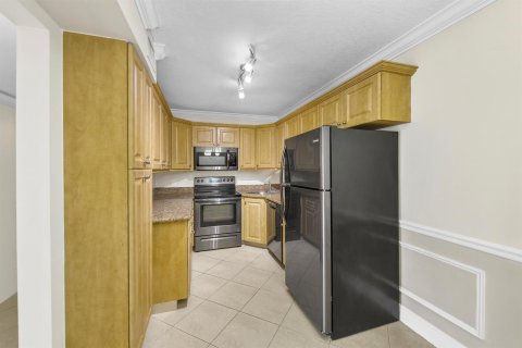 Снять в аренду кондоминиум в Палм Сити, Флорида 6 комнат, 136.38м2, № 2085345 - фото 11