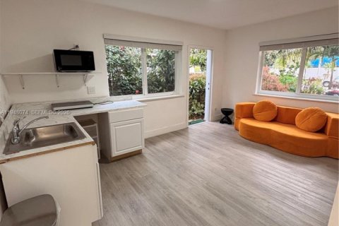 Снять в аренду виллу или дом в Майами, Флорида 1 спальня, 226.77м2, № 2004536 - фото 4