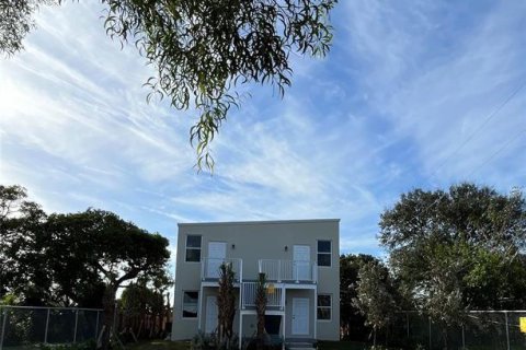 Commercial property in Fort Lauderdale, Florida 212.37 sq.m. № 2082050