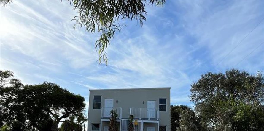 Commercial property in Fort Lauderdale, Florida 212.37 sq.m. № 2082050