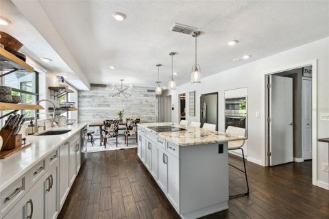 House in Palm Harbor, Florida 4 bedrooms, 248.05 sq.m. № 1826459 - photo 17
