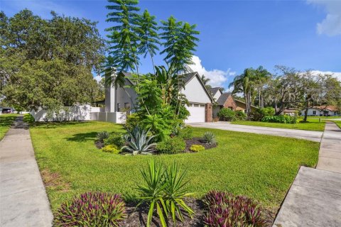 House in Palm Harbor, Florida 4 bedrooms, 248.05 sq.m. № 1826459 - photo 5