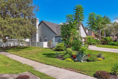 House in Palm Harbor, Florida 4 bedrooms, 248.05 sq.m. № 1826459 - photo 3