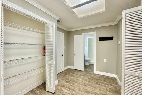House in Tampa, Florida 4 bedrooms, 236.06 sq.m. № 1884099 - photo 19