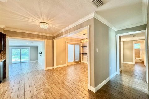 House in Tampa, Florida 4 bedrooms, 236.06 sq.m. № 1884099 - photo 2